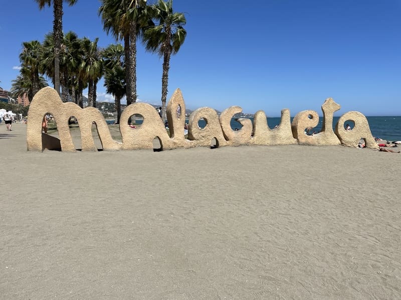 Plage de la Malagueta à Malaga sous le soleil