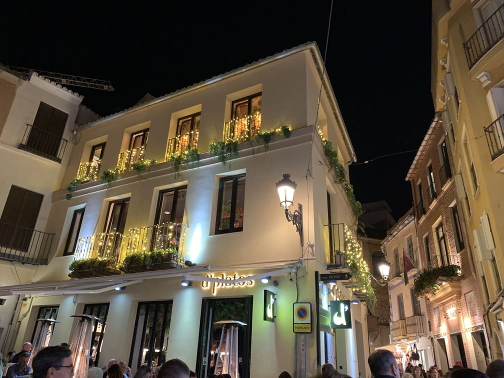 vivre à Malaga, avantage et inconvénient malaga de nuit